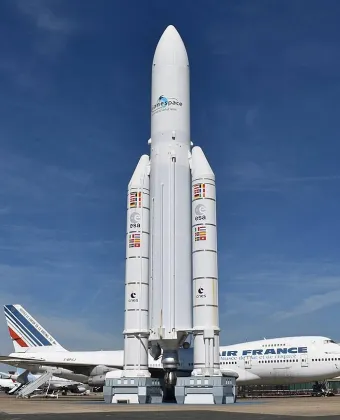 Maquette à l'échelle 1 du lanceur Ariane 5