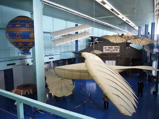 Ballons et premières machines volantes dans la Grande Galerie